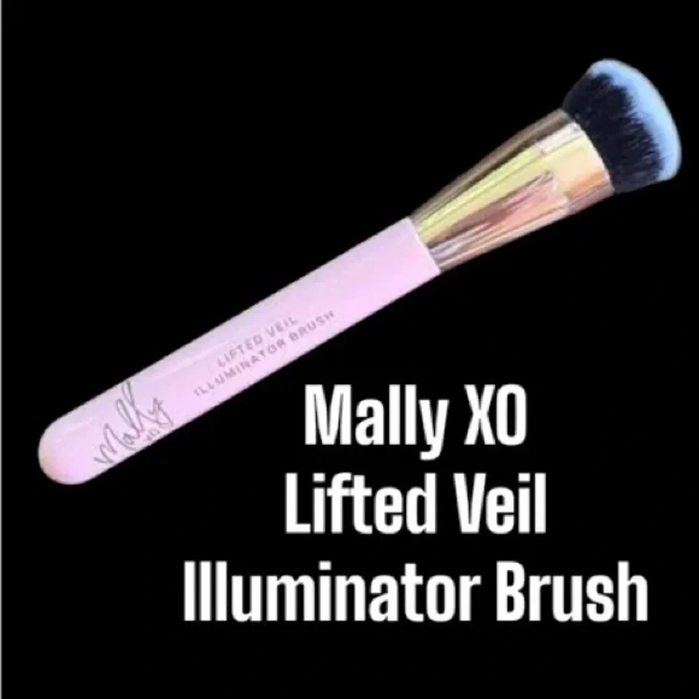 Mally Lifted Veil Illuminator Brush • Luxe Glow Highlight Makeup Brush • NIB